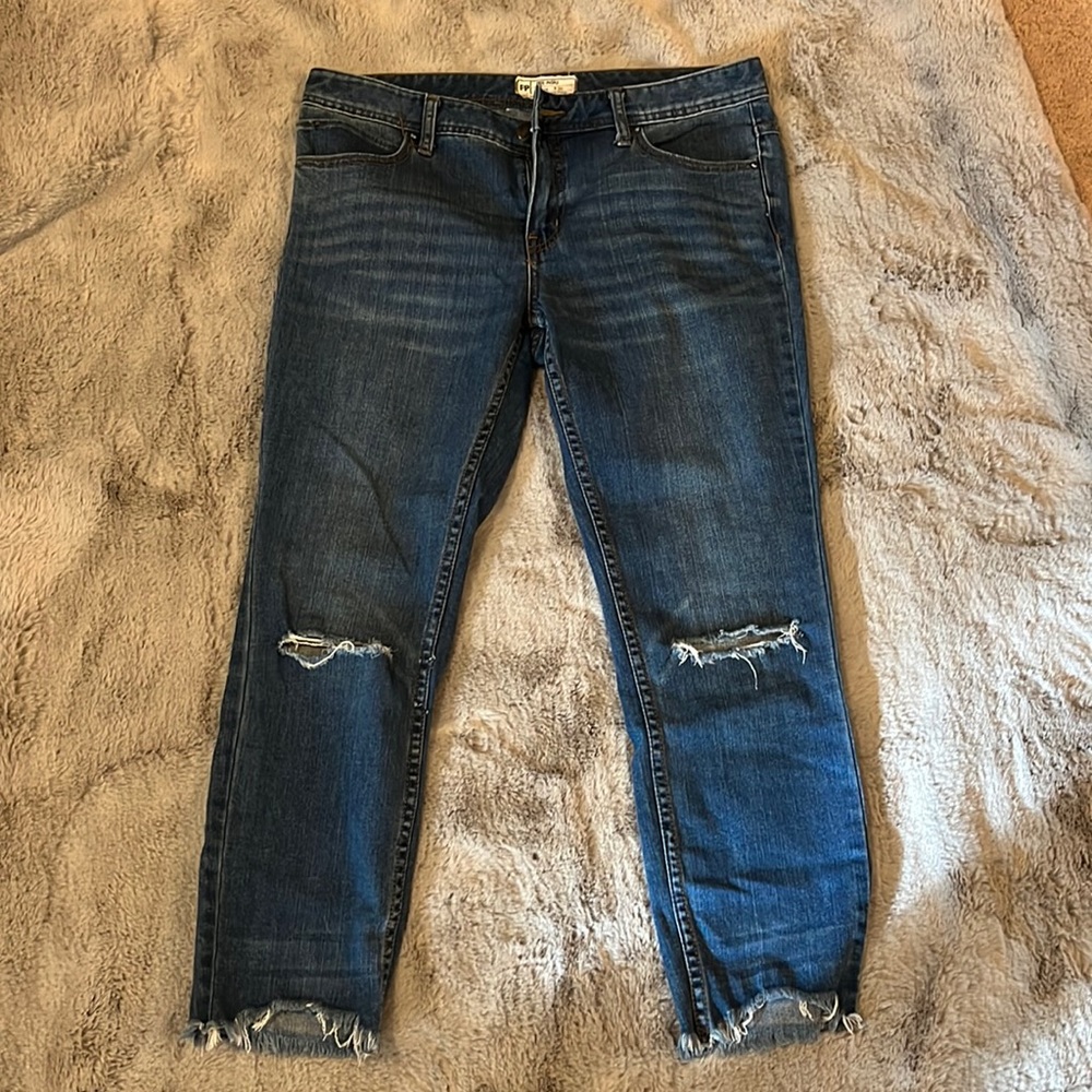 42. NWOT size 30 free people distressed knee